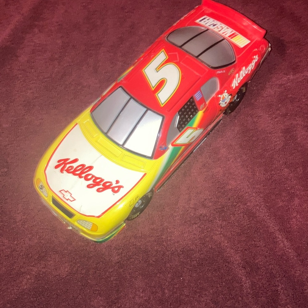 Kelloggs 12 racing cars carrier 8”x3”